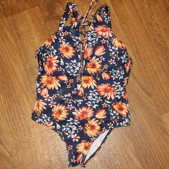 Cute One Piece Bathing Suit New - Picture 2 of 4